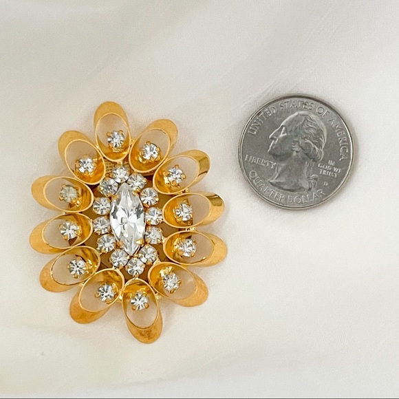 Gold Fashion Floral Curve Brooch - Picture 3 of 3